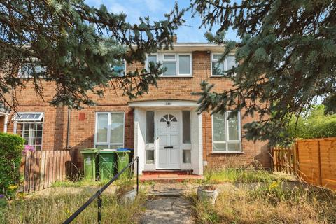 3 bed property, in Riverdale Road, £375,000