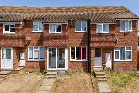 2 bed property, in Pelham Close, £300,000