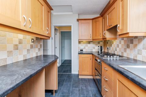 3 bed property, in Coupe Drive, £190,000
