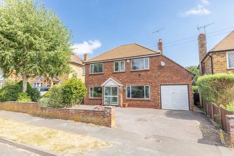 4 bed property, in Ashcroft Drive, £995,000