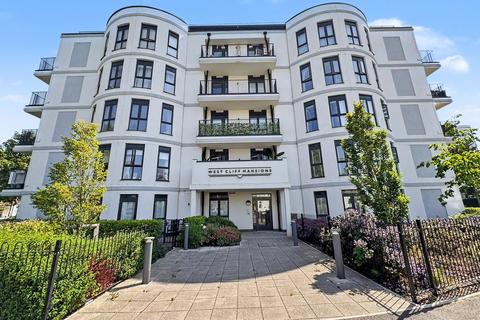 1 bed property, in Bournemouth, £220,000
