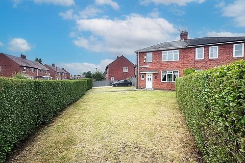 3 bed property, in Springfield Gardens, £175,000