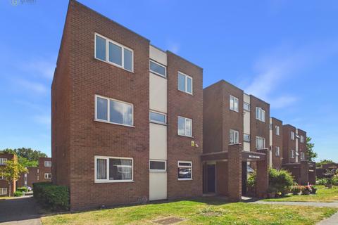 2 bed property, in Stonechat Drive, £90,000