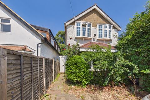 3 bed property, in Feltham Hill Road, £525,000