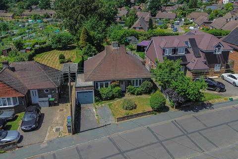 2 bed property, in Edward Road, £475,000