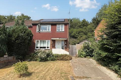3 bed property, in Adam Close, £390,000