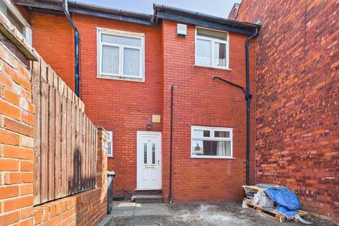 1 bed property, in Norfolk Street, £65,000