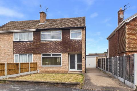3 bed property, in Bromfield Close, £220,000