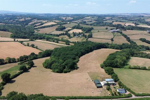 3 bed property, in 35.37 Acres - Yeoford, £495,000