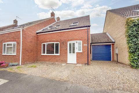 3 bed property, in Sir Williams Close, £325,000