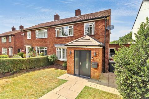 3 bed property, in Hillside Avenue, £685,000