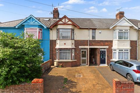 4 bed property, in Ridgefield Road, £400,000