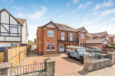 4 bed property, in Fordbridge Road, £845,000