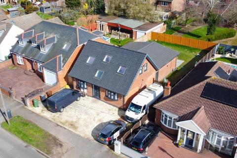 5 bed property, in Colby Drive, £495,000