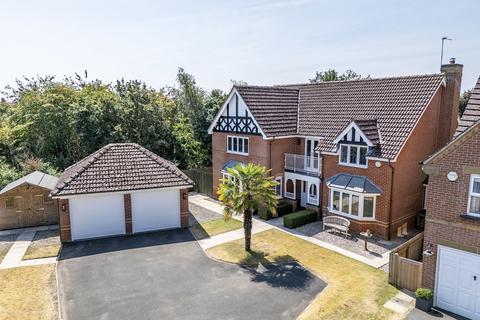 5 bed property, in Albright Close, £760,000