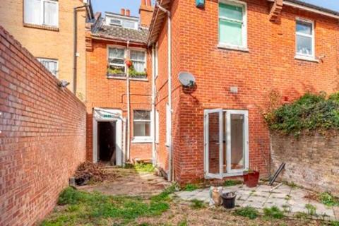 6 bed property, in Haviland Road, £425,000