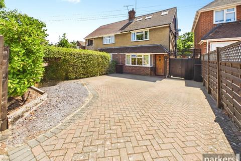 3 bed property, in Redhatch Drive, £450,000