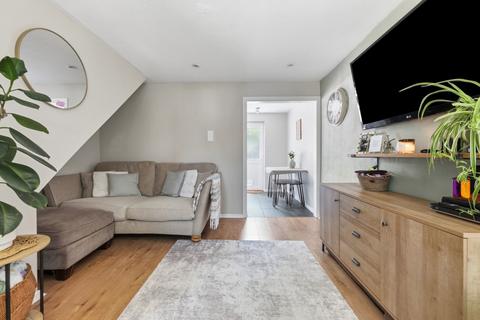 2 bed property, in Landmere Gardens, £150,000