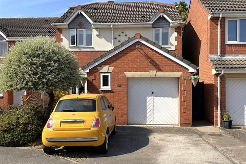 3 bed property, in Howards Gardens, £240,000