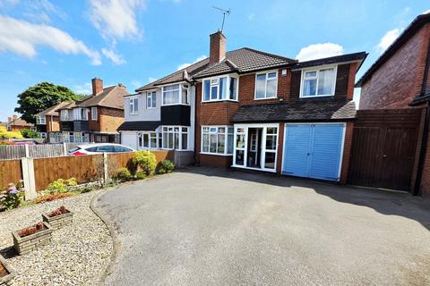 4 bed property, in Antrobus Road, £425,000