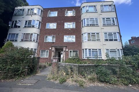 4 bed property, in Lyndon Close, £140,000