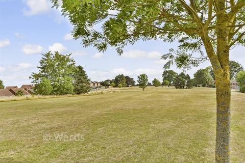 3 bed property, in Wadham Place, £320,000