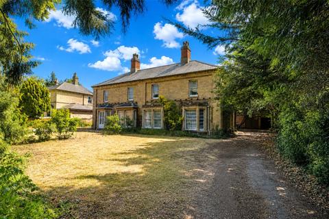 4 bed property, in North Road, £325,000