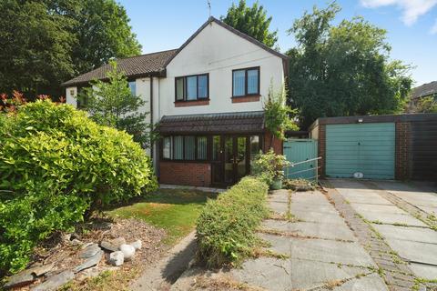 3 bed property, in Fawcetts Fold, £320,000