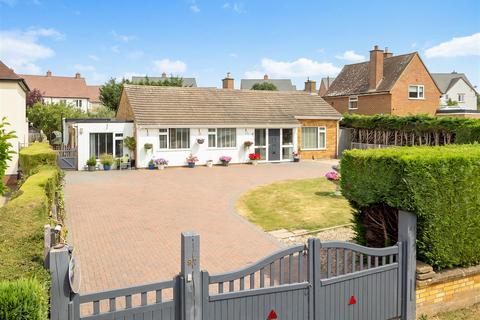 3 bed property, in Banbury Road, £650,000