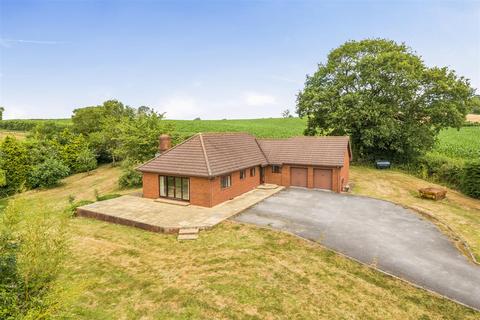 3 bed property, in Woodbury, £700,000