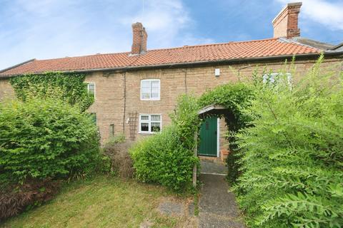 3 bed property, in Manor Road, £300,000