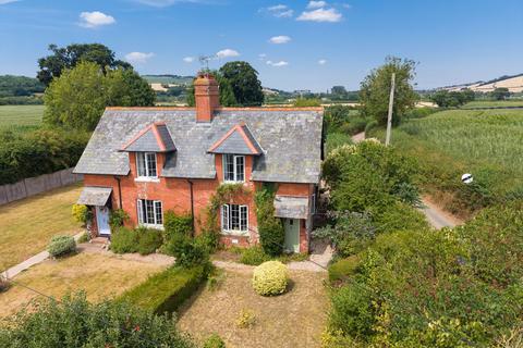 3 bed property, in Thorverton, £385,000
