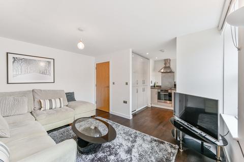 2 bed property, in Suffolk House, £800,000