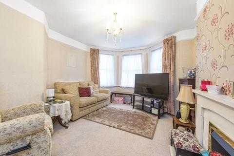 4 bed property, in Fordwych Road, £875,000