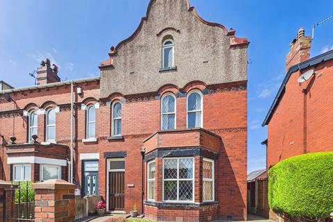 4 bed property, in Hall Lane, £250,000