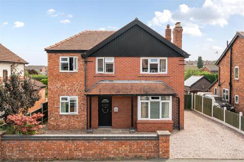 5 bed property, in Cambria Avenue, £360,000