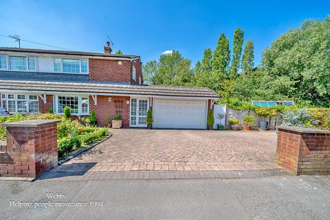 3 bed property, in Bentley Lane, £310,000