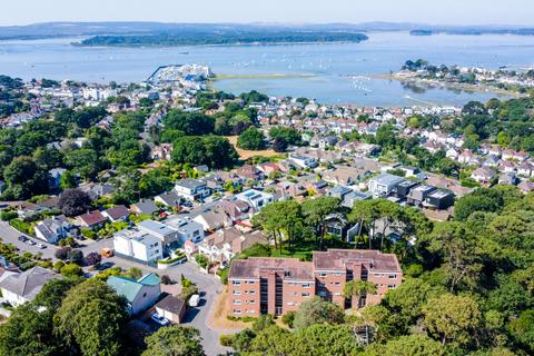 2 bed property, in Brownsea View Avenue, £450,000