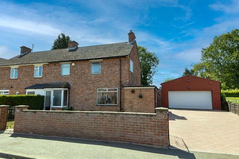 3 bed property, in Almond Avenue, £495,000