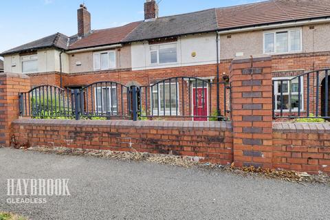 2 bed property, in Lichford Road, £140,000