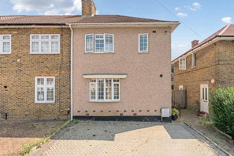 3 bed property, in Shroffold Road, £450,000