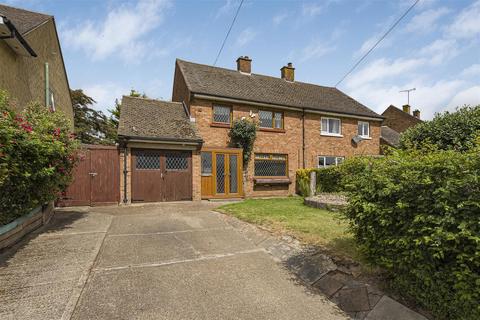 3 bed property, in Waldegrave Way, £325,000