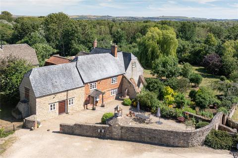 7 bed property, in Highworth Road, £1,250,000