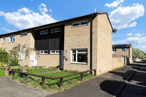 2 bed property, in Bascraft Way, £240,000