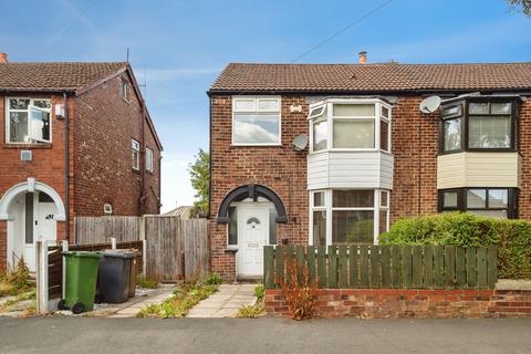 3 bed property, in Foxhall Road, £200,000