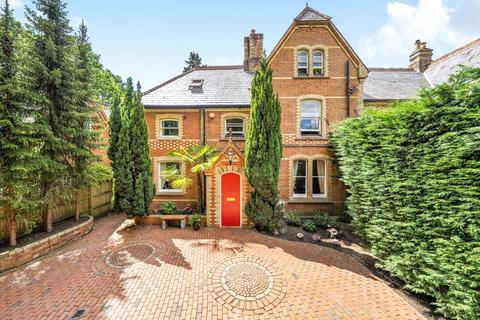 5 bed property, in Elm Road, £1,500,000