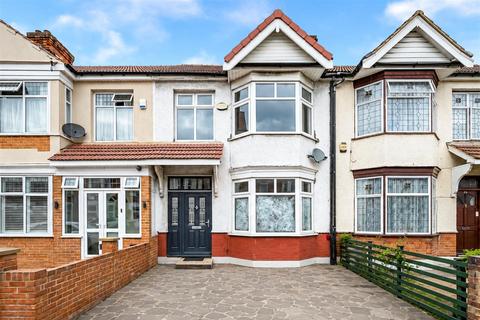 3 bed property, in Wards Road, £550,000