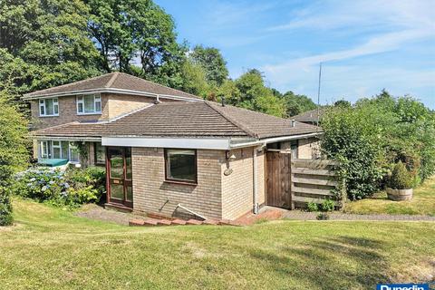 3 bed property, in Pine Grove, £375,000
