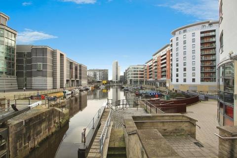 1 bed property, in Armouries Way, £85,000