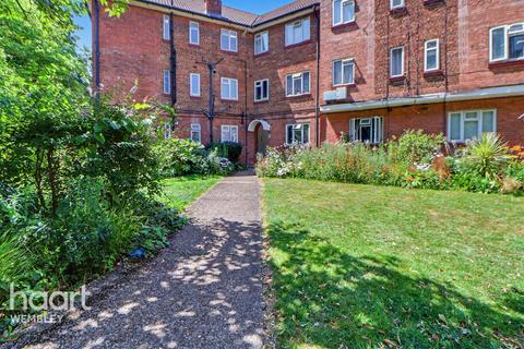 2 bed property, in Wembley Park, £250,000